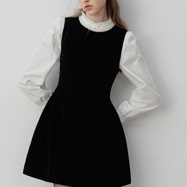 パール&レースネックシャーリングロングスリーブシャツ 《Z00721》