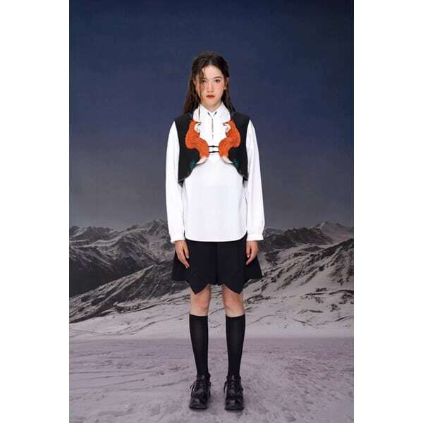 フォックス刺繍ブラックベスト C0097