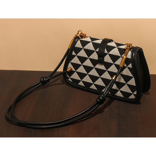 トライアングルプリントフラップメッセンジャーバッグ AU-170