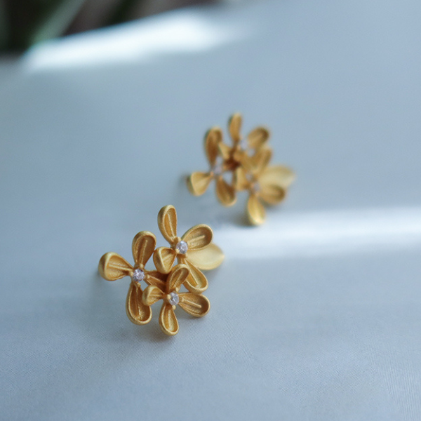金色のフラワーピアス Z00150