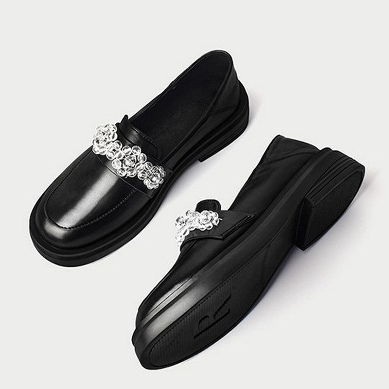 ビジューが光るブリテッシュローファー