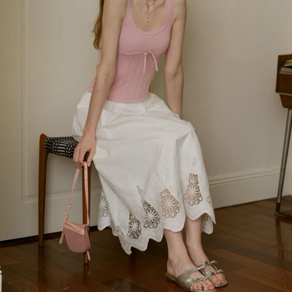 レーズヘムブラウス&フローラルレースミモレ丈スカートセットアップ《Z00896》