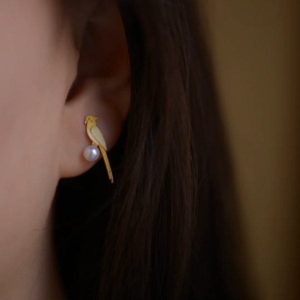 イエローオウムモチーフピアス《Z00871》