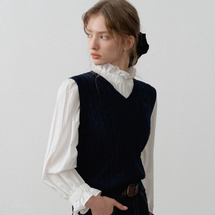 優雅な知性を纏うエレガントネイビー・ケーブルニット《Z01078》