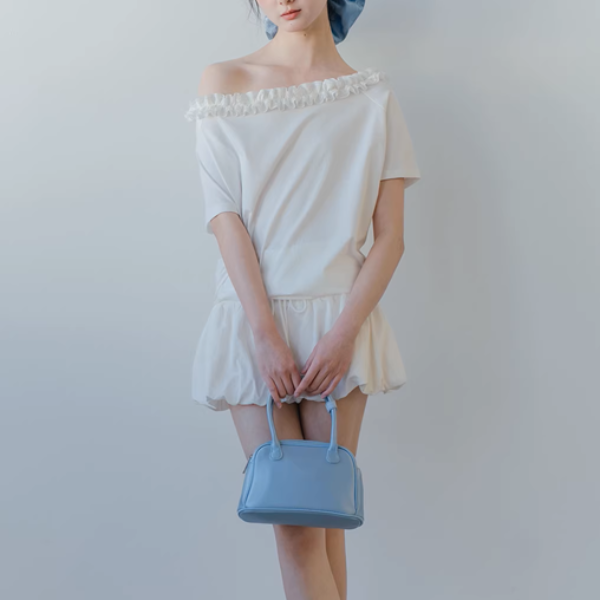 【2color】フリル襟のオフショルダートップ《Z01072》