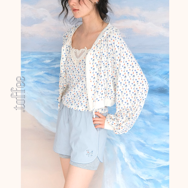 クロップドフーディー&レースキャミソール小花柄セットアップ《Z00983》