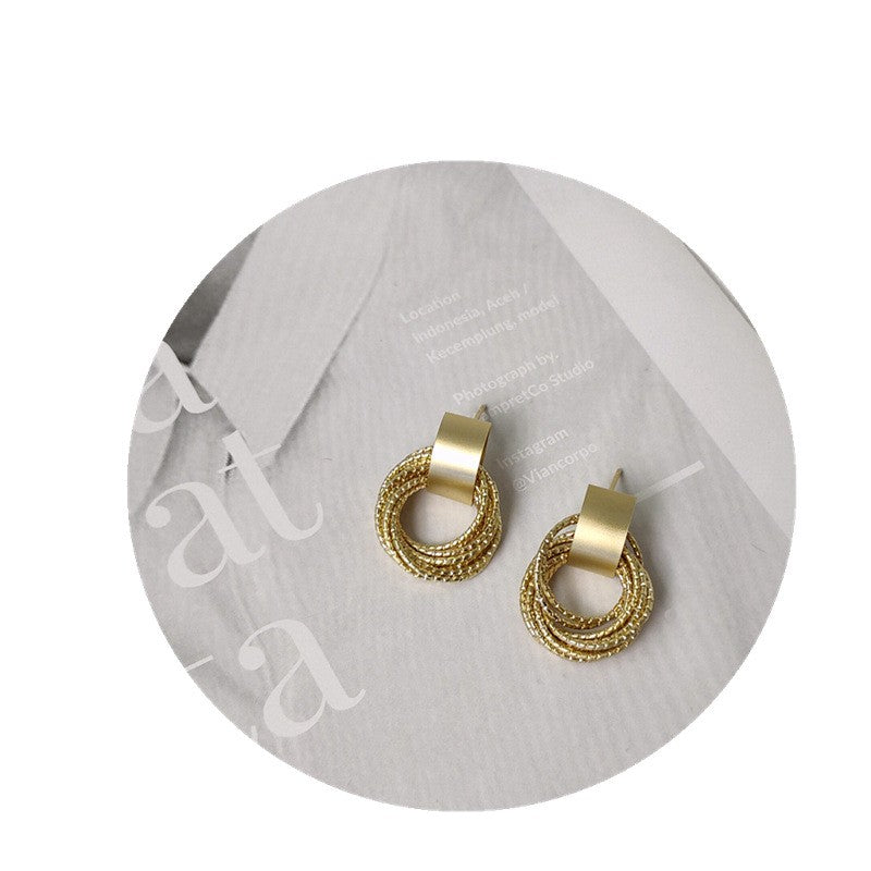 束ねた輪っかピアス