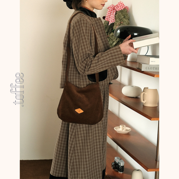 ブラックポケット付きジャケット&ミモレ丈スカートのブラウンチェックセットアップ Z00514