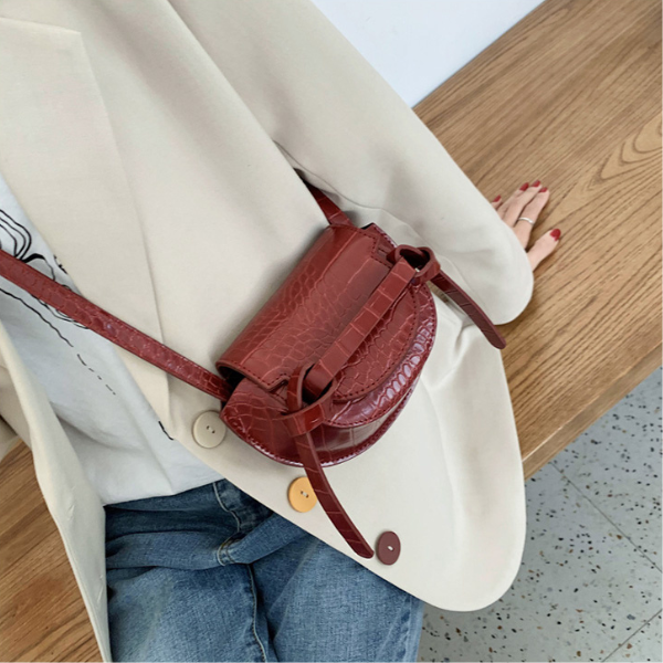 【4color】クロコ調エンボスプロセッシングショルダーバッグ AU-171