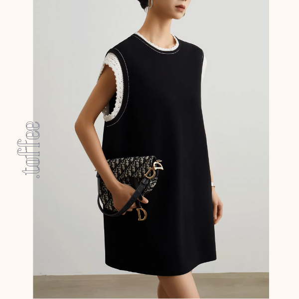 クルーネックレースディテールブラックワンピース《Z00948》