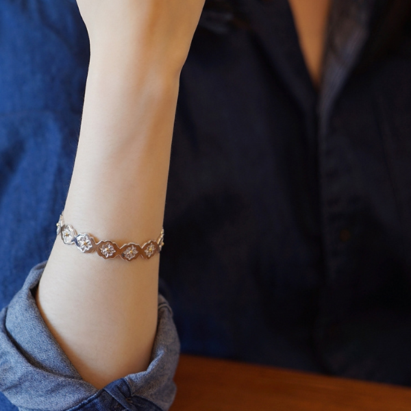 ミニフラワーデザインスリムバングル AU-146