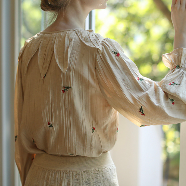 フラワーエンブロイダリーボウタイブラウス w-169