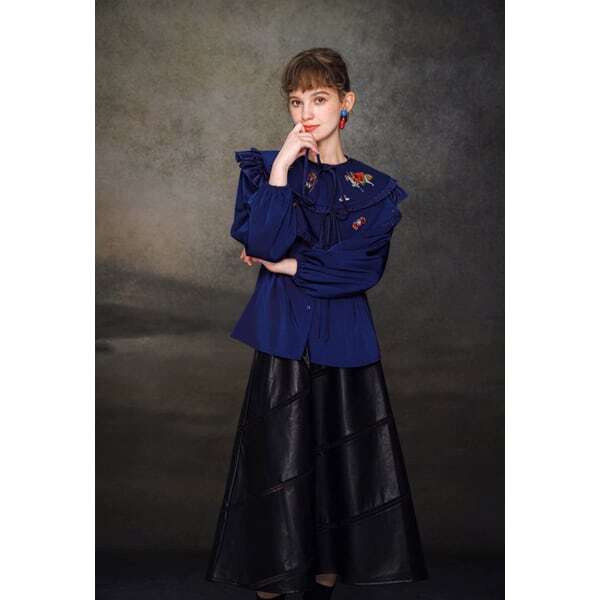 くるみ割り人形刺繍フリル衿ブラウス C0113