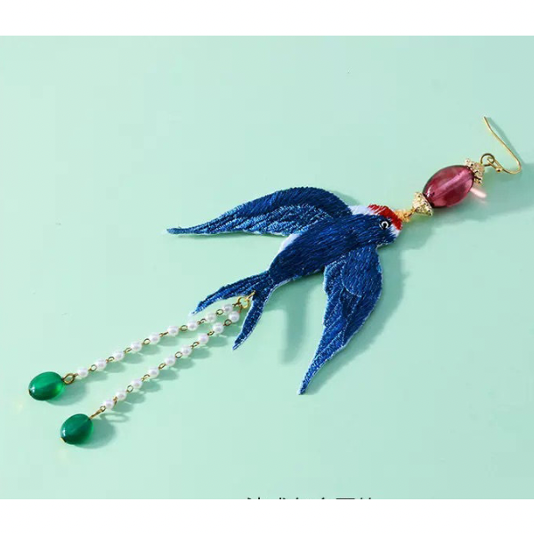 つばめ刺繍の耳飾り(ピアス・イヤリング) X-177