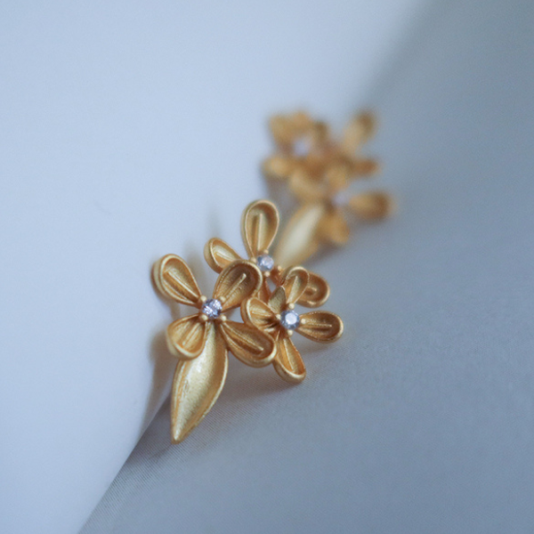 金色のフラワーピアス Z00150