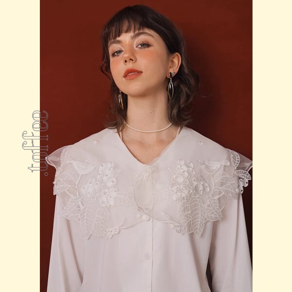 妖精の語る詩:芸術的刺繍レースのクラシカルブラウス 《C0203》
