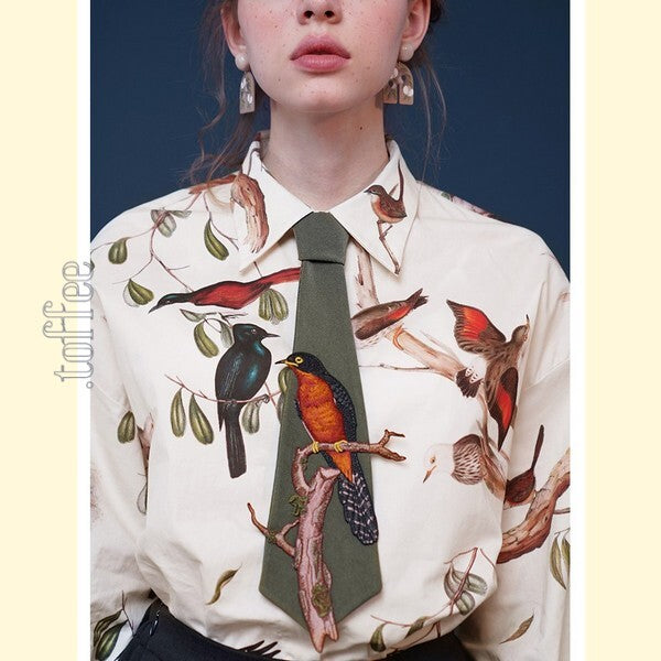 【3color】自由を纏う:手仕事の鳥刺繍タイ C0179