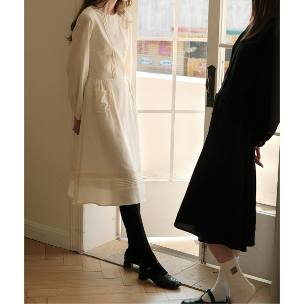 【2color】北欧風フラワー刺繍入りミモレ丈ワンピース  Z00010