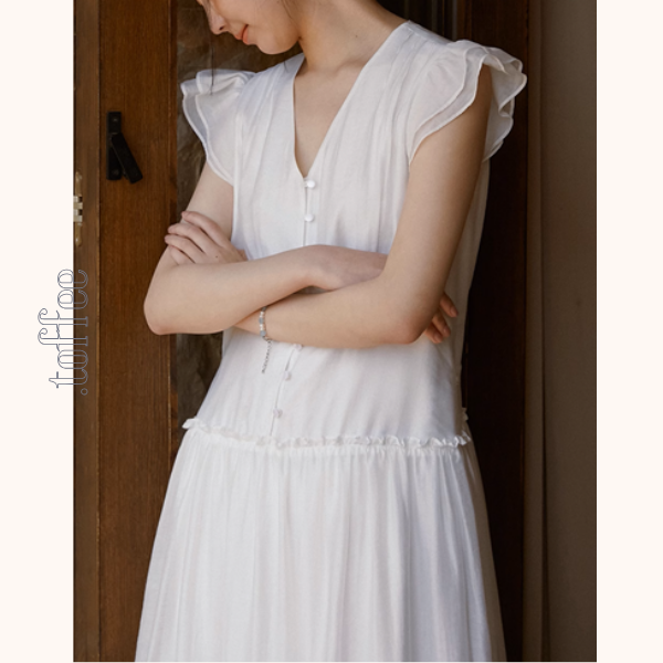 Vネックホワイトティアードワンピース《Z00884》