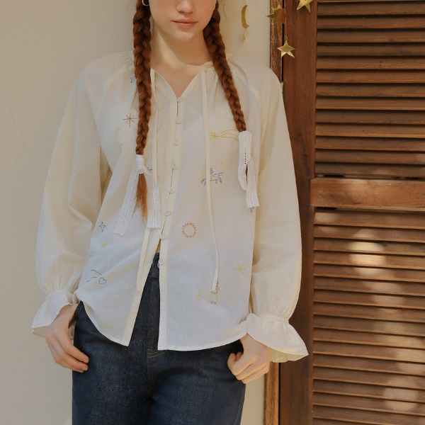ポニーと星のロマンティック刺繍入りホワイトブラウス《Z00829》