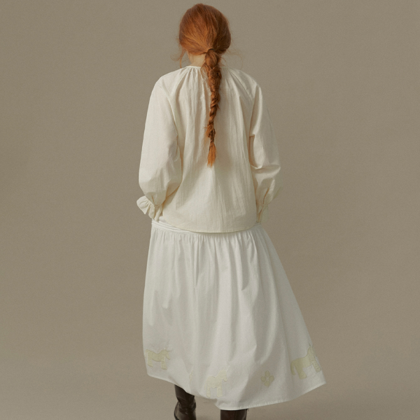 ポニーと星のロマンティック刺繍入りホワイトブラウス《Z00829》