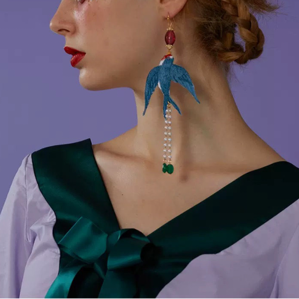 つばめ刺繍の耳飾り(ピアス・イヤリング) X-177