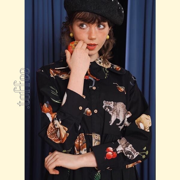 レトロエレガンス:クラシックアートのブラックシャツワンピース 《C0209》