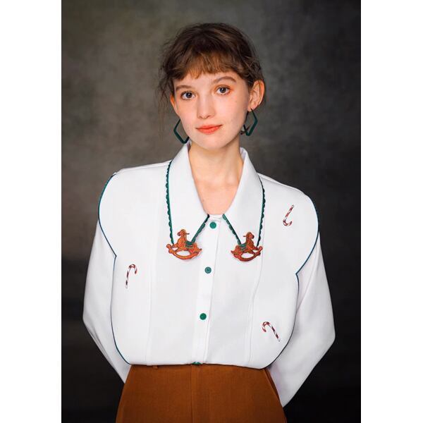 【2color】木馬刺繍配色ビッグ衿ブラウス C0109