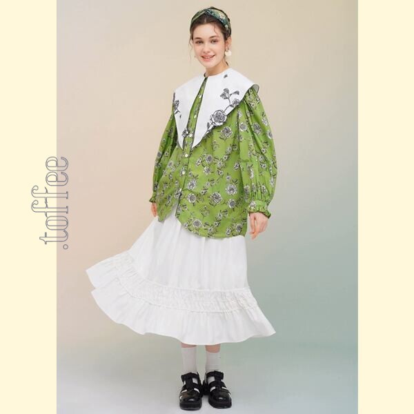 ローズフレンチレトロプリントシャツ: 個性的なエレガンスを纏う 《C0213》