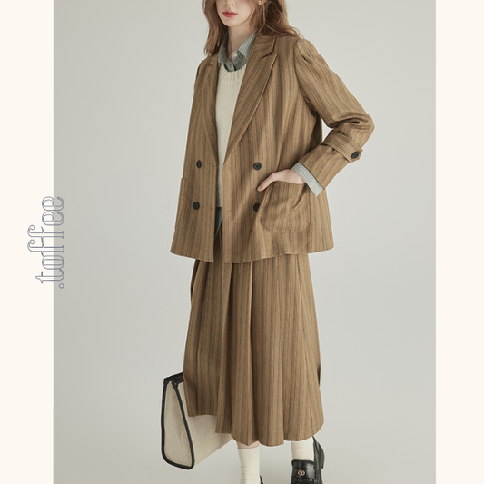 ストライプ柄ダブルブレストテーラードジャケット&ハイウエストプリーツスカートセットアップ 《Z00777》