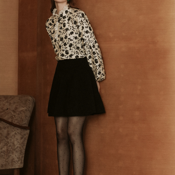 スタンドカラーブラックローズレースブラウス X-470