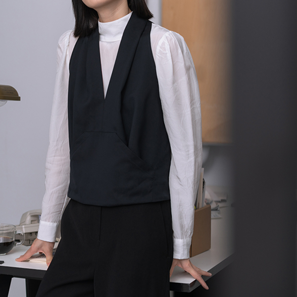 Vネックバックフリルデザインベスト Z00552