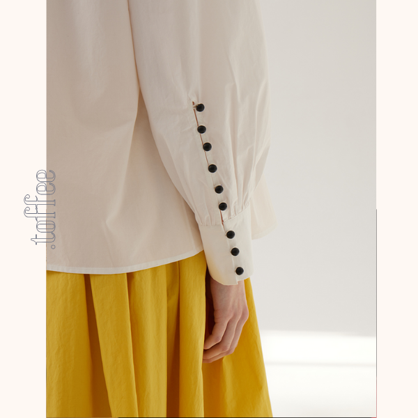 【2color】ボタン装飾プリーツブラウス《Z00846》