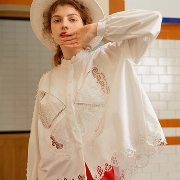 【2color】蝶々モチーフ刺繍デザインブラウス C0129