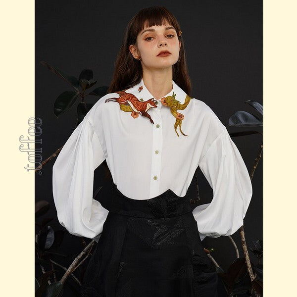 「小狐物語」 オリエンタルテイストが香る:キツネ刺繍ドリーミーブラウス C0183