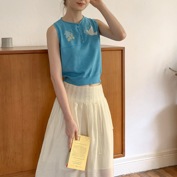 羽ばたく鳥と木の実のシアーニットベスト《Z01018》