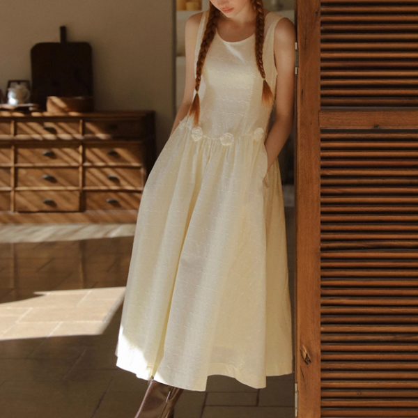 立体フラワー装飾ノースリーブワンピース《Z00828》