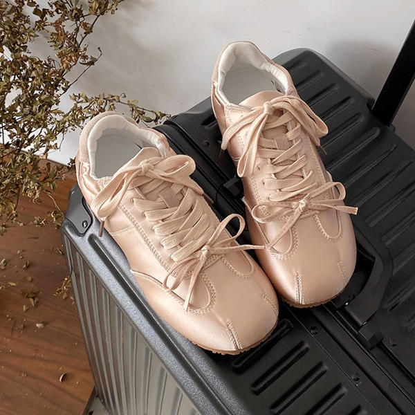 【4color】ラウンドトゥリボン付きレースアップスニーカー Z00337