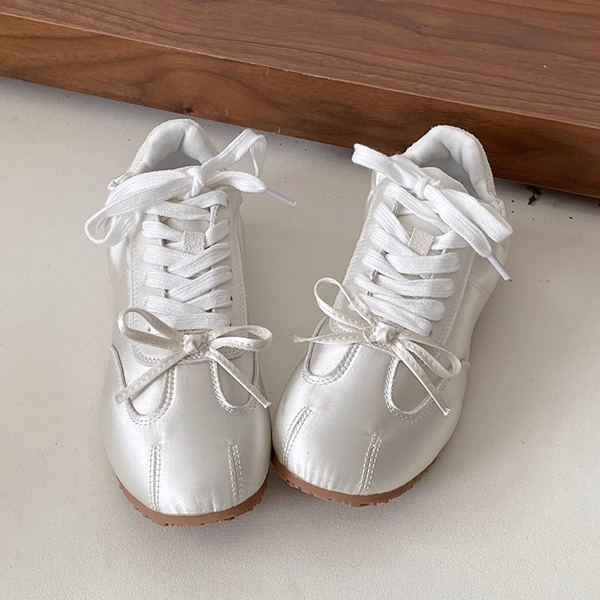 【4color】ラウンドトゥリボン付きレースアップスニーカー Z00337