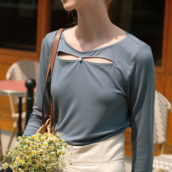 【2color】カットアウトクルーネックスリムトップス 《Z00748》