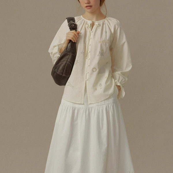 ポニーと星のロマンティック刺繍入りホワイトブラウス《Z00829》