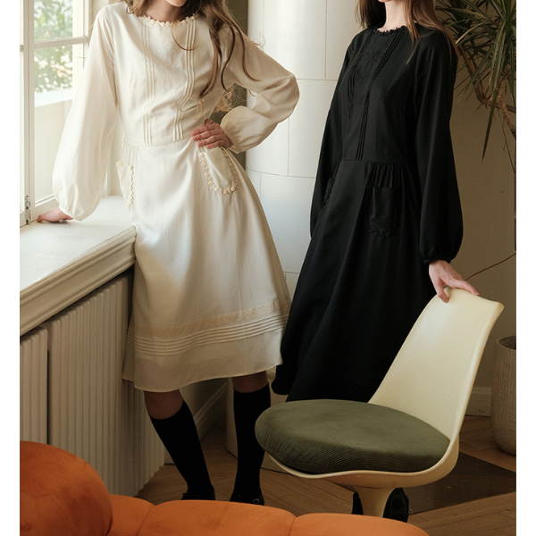 【2color】北欧風フラワー刺繍入りミモレ丈ワンピース  Z00010