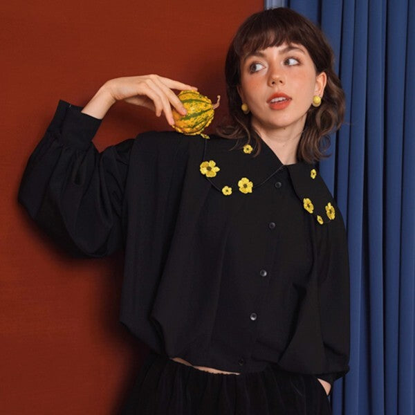 【2color】花の妖精:芸術的なお花刺繍のドールカラーブラウス 《C0191》