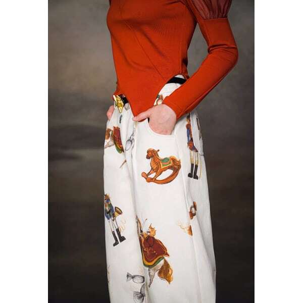 【2color】くるみ割り人形プリントタックテーパードパンツ C0107