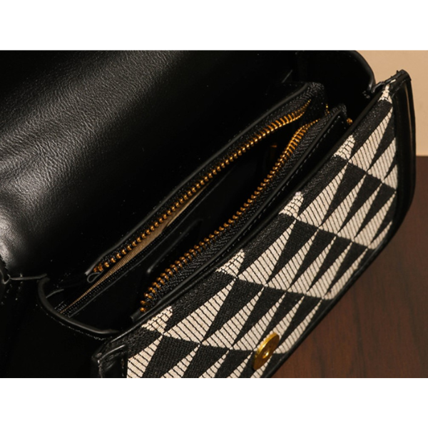 トライアングルプリントフラップメッセンジャーバッグ AU-170