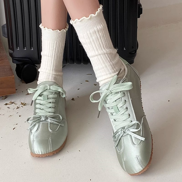 【4color】ラウンドトゥリボン付きレースアップスニーカー Z00337