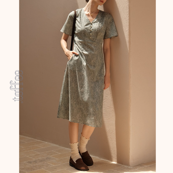 優美なペイズリー柄Vネックワンピース《Z01047》