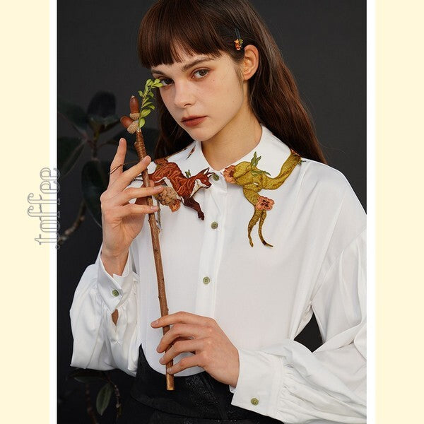 「小狐物語」 オリエンタルテイストが香る:キツネ刺繍ドリーミーブラウス C0183