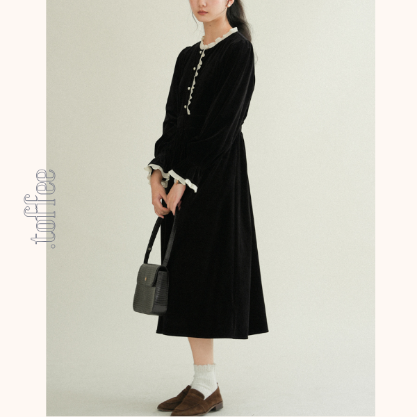 レースディテールグロッシーブラックワンピース 《Z00760》