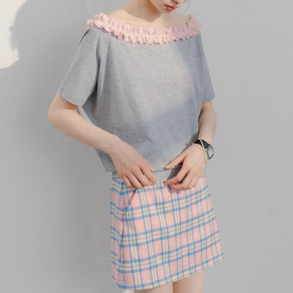 【2color】フリル襟のオフショルダートップ《Z01072》